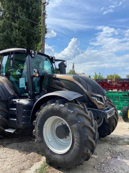 Трактор Valtra T235