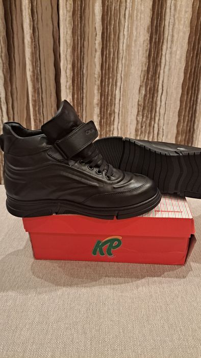 Зимнии ботинки на мальчика.