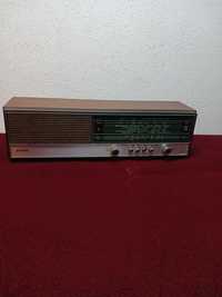 Rádio antigo vintage em bom estado