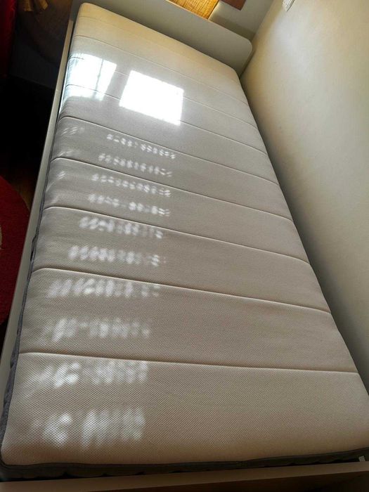 Cama ikea Slakt 90x200 com colchão vesteroy