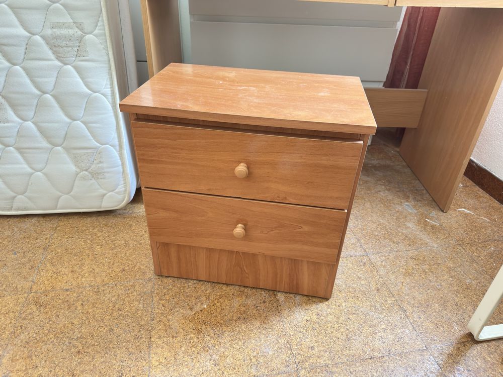 Vendo Roupeiro Mesa e Cabeceira