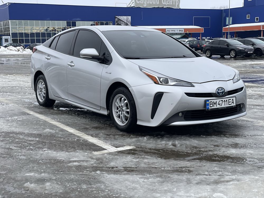 Toyota Prius 2019 Hybrid  1.8 розхід 3,5л місто
