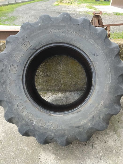 Sprzedam dwie opony 600/65R28