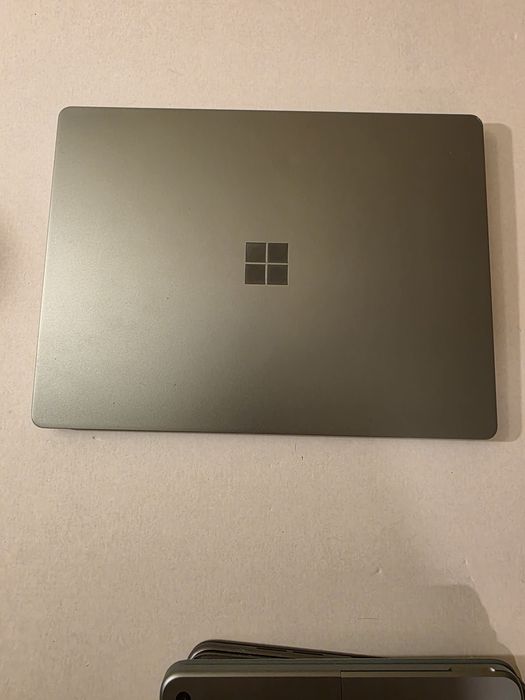 Microsoft Surface Laptop Go 2 i5 (11th Gen) 8/12864551748128003121