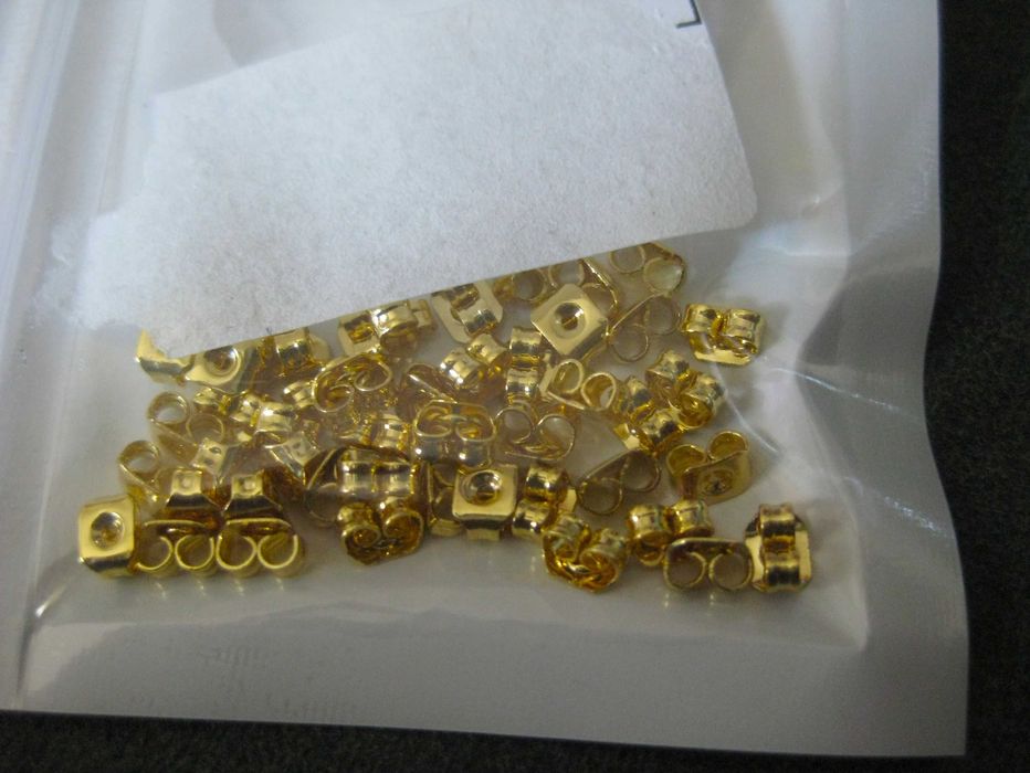 Conjunto de 50 Peças Dourado das Traseiras dos Brincos NOVO