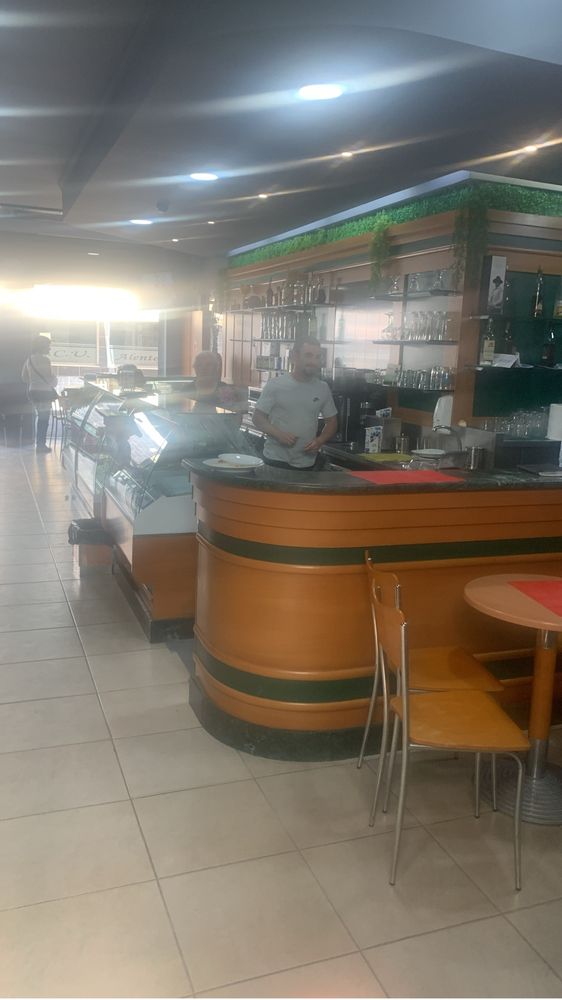 Cafe snack bar equipado