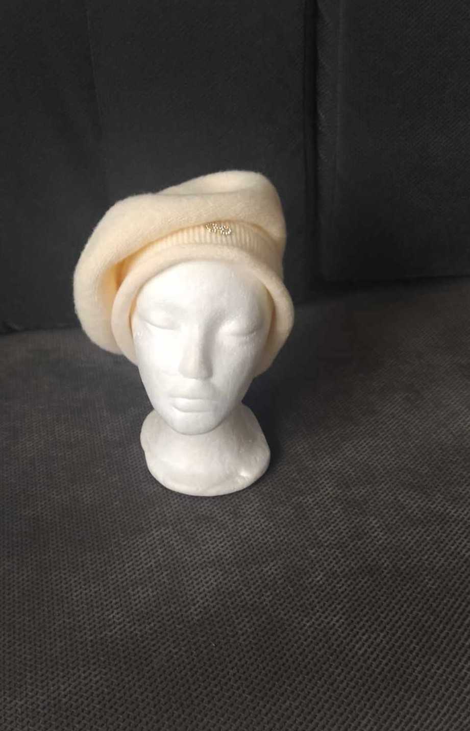 Czapka damska ecru
