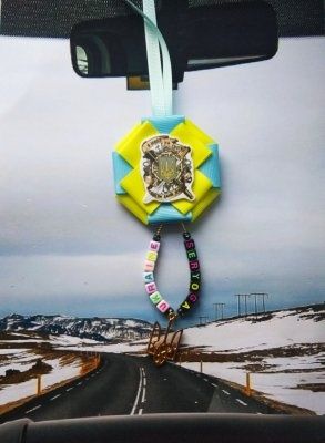 Іменна підвіска в автомобіль