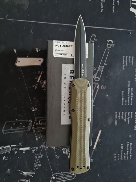Benchmade autocrat