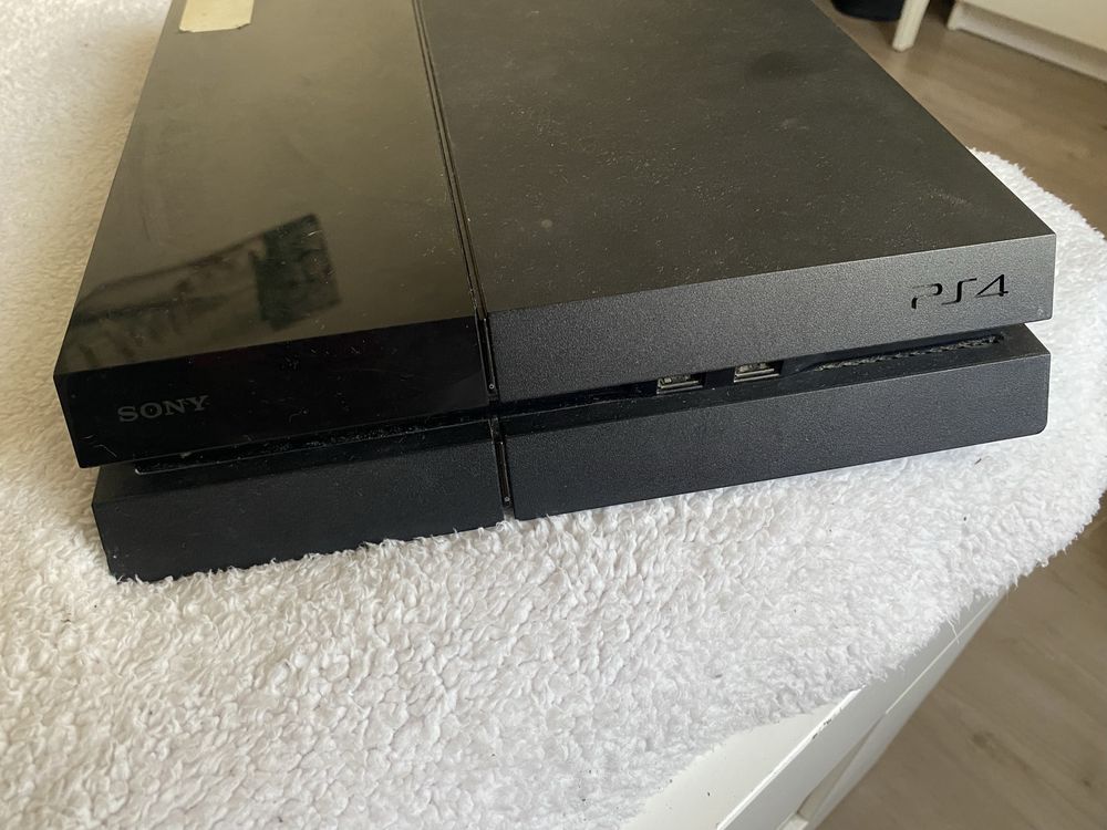Playstation 4 preta em bom estado
