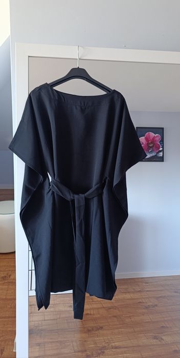 Czarna sukienka oversize nietoperz