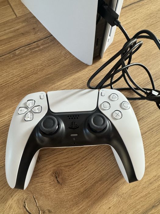 Konsola Playstation PS5 z napędem jak nowa kupiona 12.2024