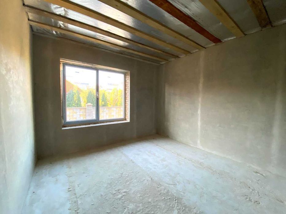 Котедж з міськими комунікаціями та гаражем в районі Райського саду