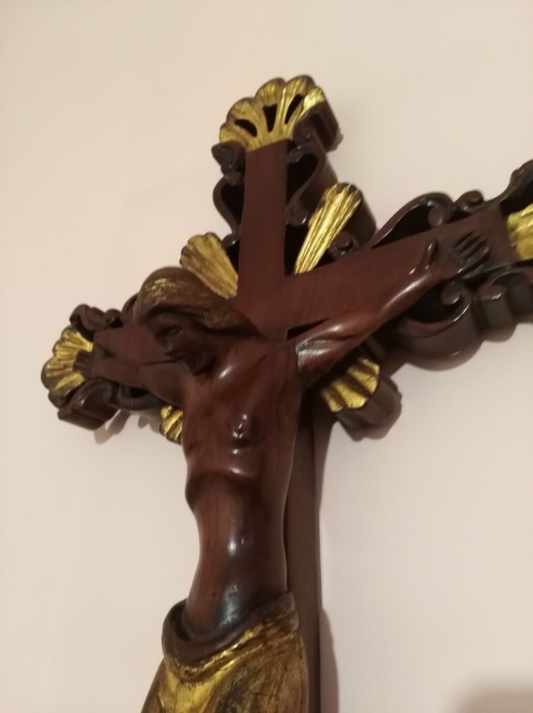 Krzyż z drewna oliwnego