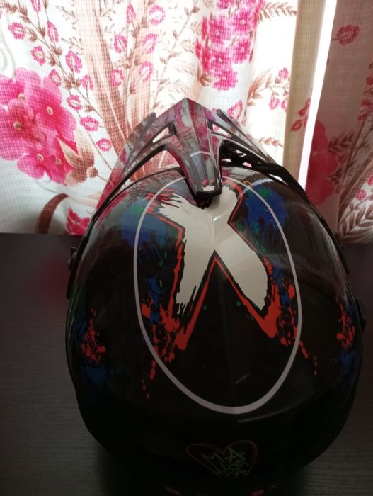 Продам кросовий Шолом в ідеальному стані очки в комплекті