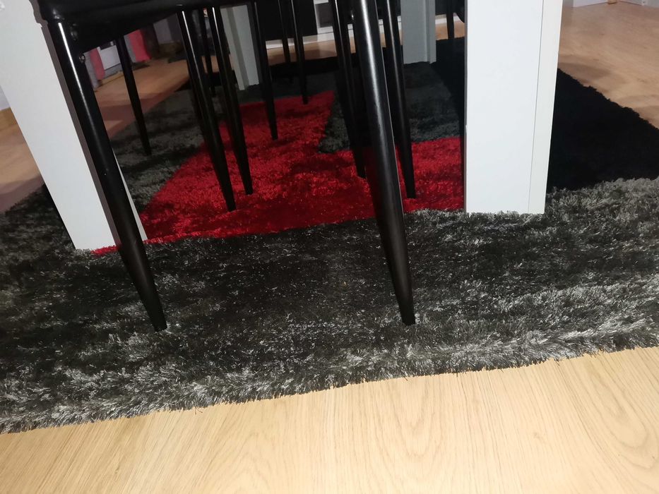 Carpete Preta e Vermelha 2,40x1,50