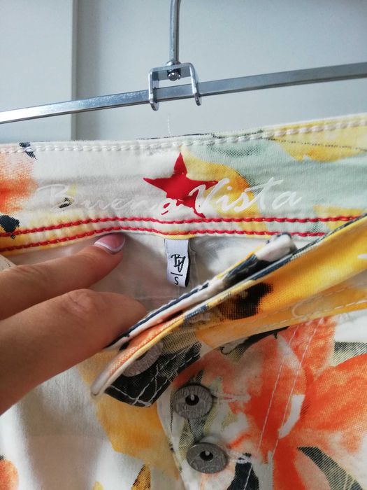 Buena Vista spodenki w kwiaty bermudy r. S