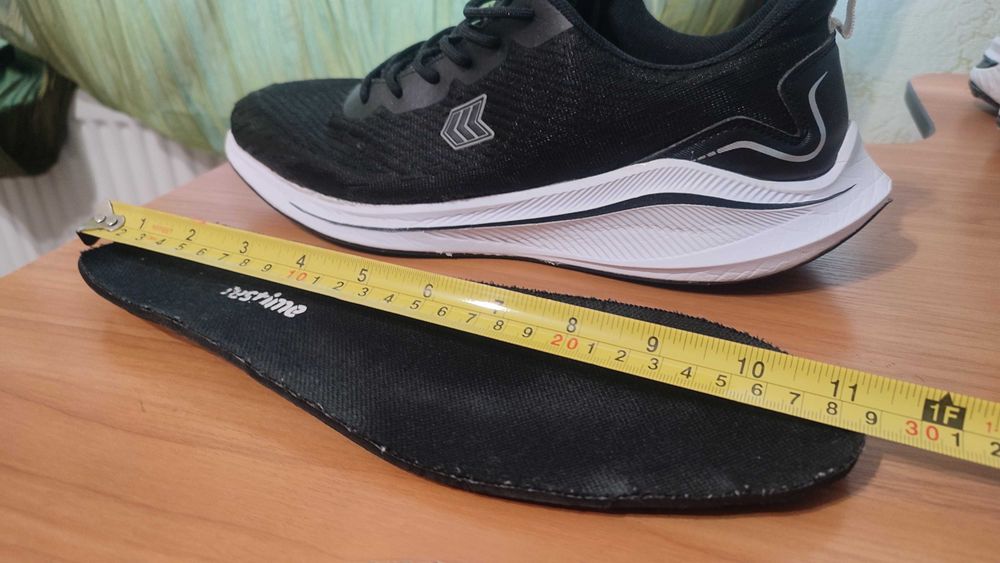 КРОССОВКИ  2 пары  ПО 500грн ФИРМЕННЫЕ Б/У состояние 9/10  РОЗМІР 44