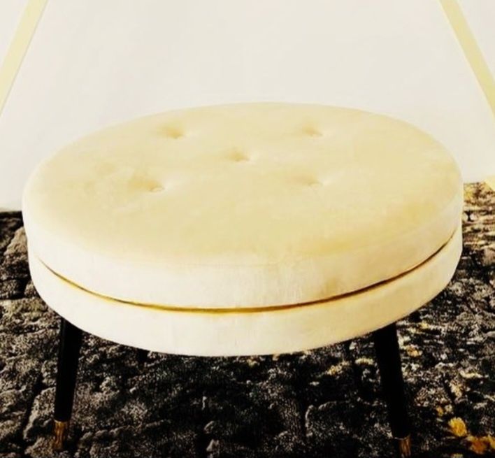 Banqueta/mesa com dourado