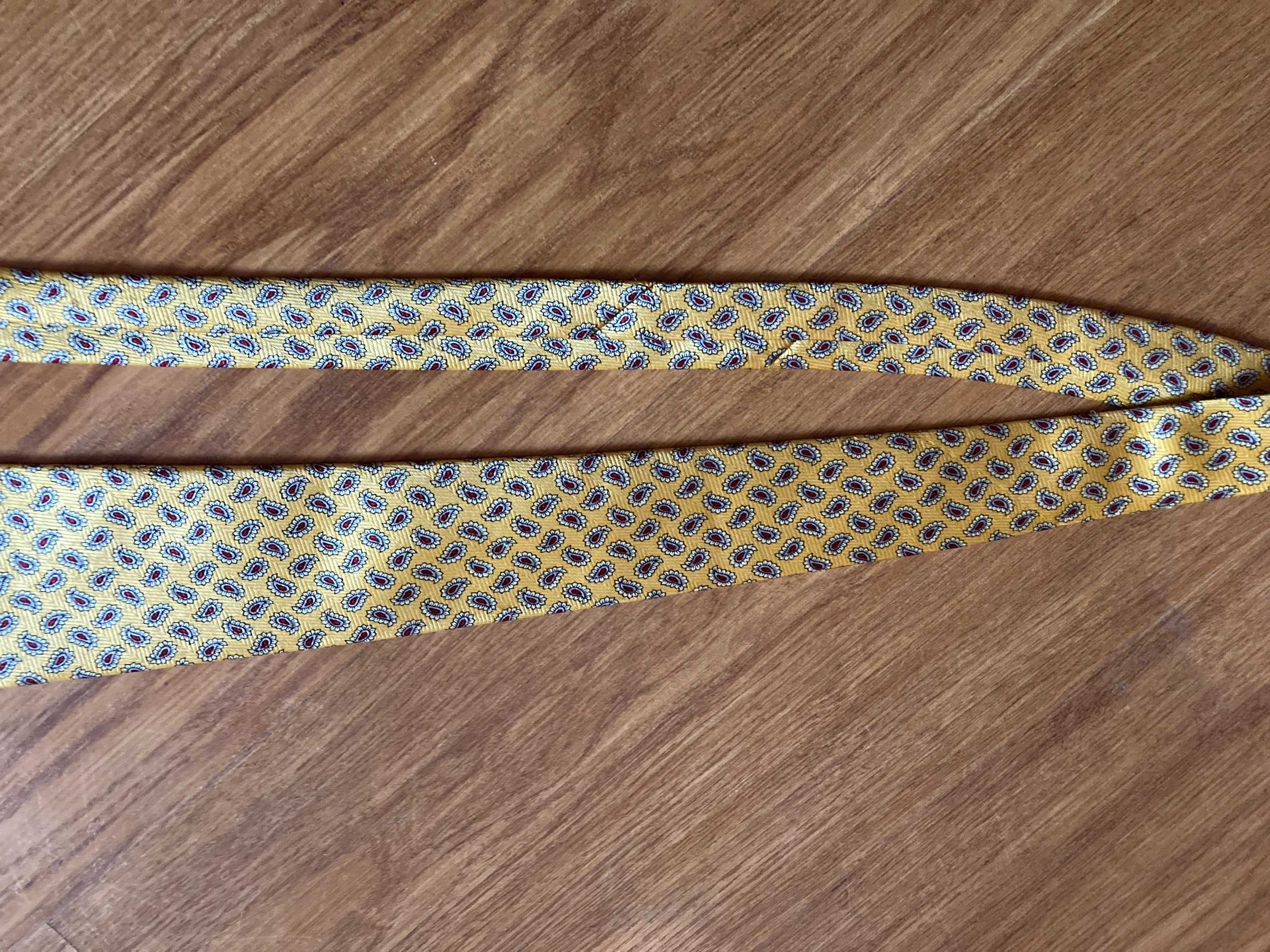 Krawat męski wzorki na złotym tle