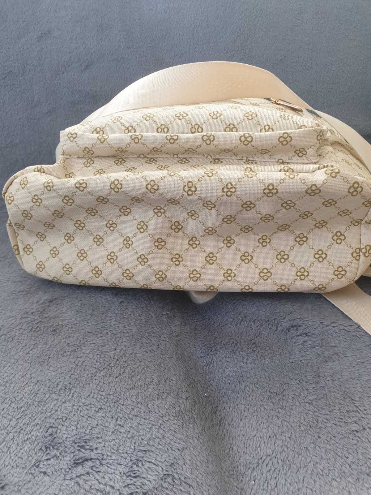 Plecak damski beżowy ze złotymi zamkami - Tanio!
