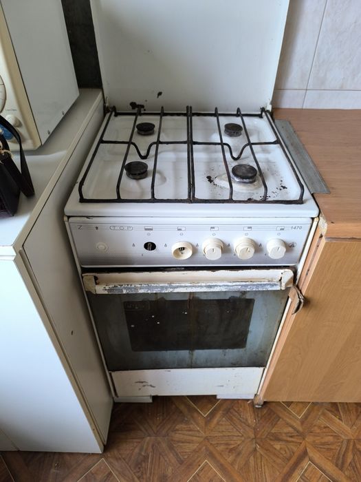 Продам газовую плиту