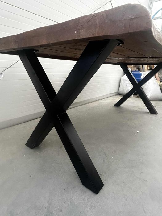 Stół drewniany w stylu loftowym