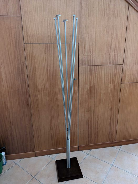 Aparador Venguê  + 2 Poltronas em preto + Cabideiro de design