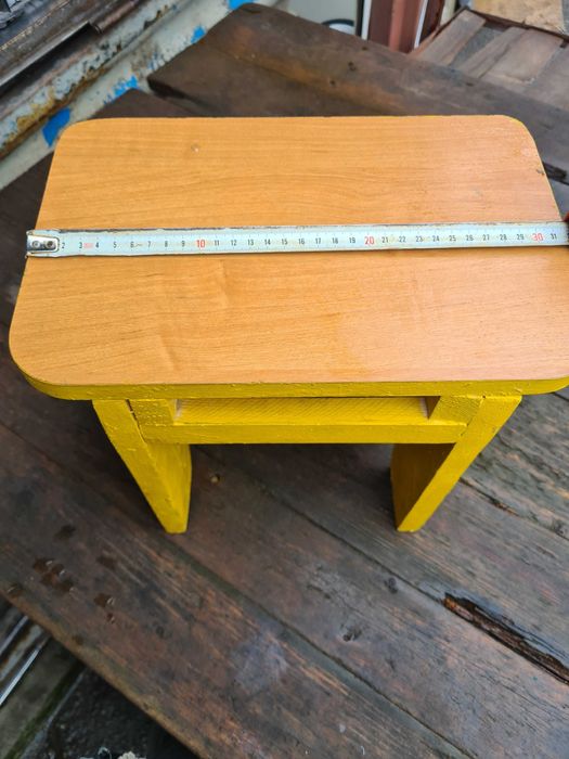 Табуретка крепкая