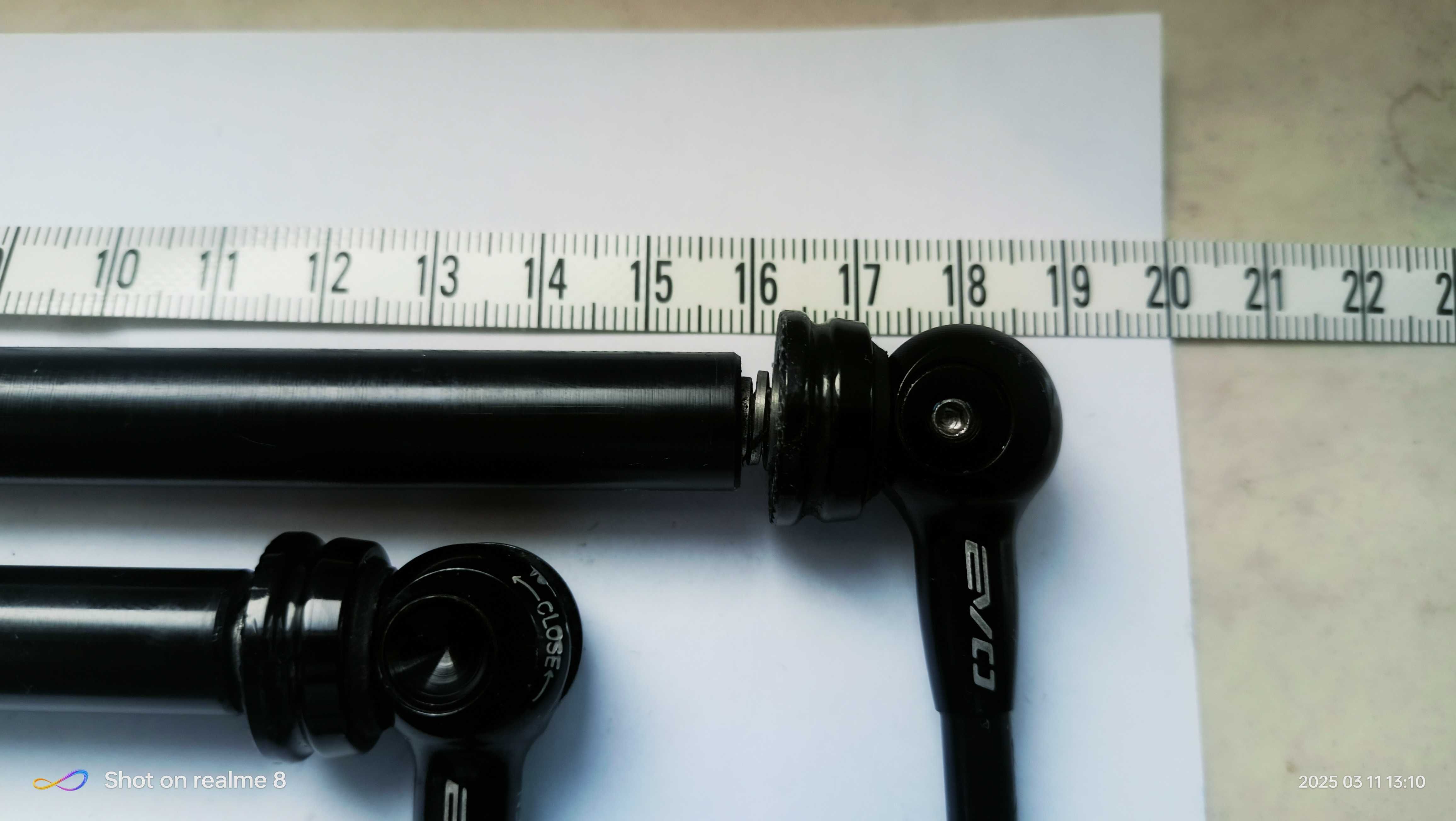 Sztywne osie - Thru Axle - przód i tył - do roweru szosowego