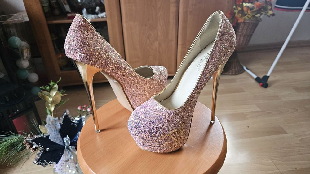 Szpilki nr 38 różowo złote wysokie - nowe