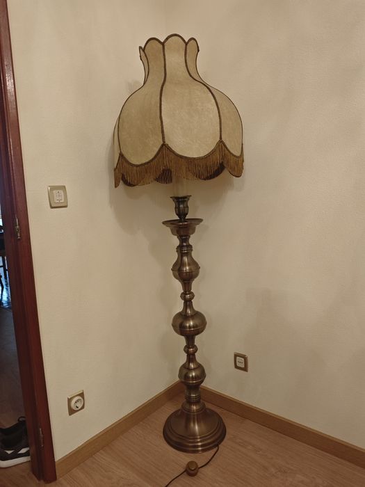 Candeeiro Vintage pé metálico com 1.6mt