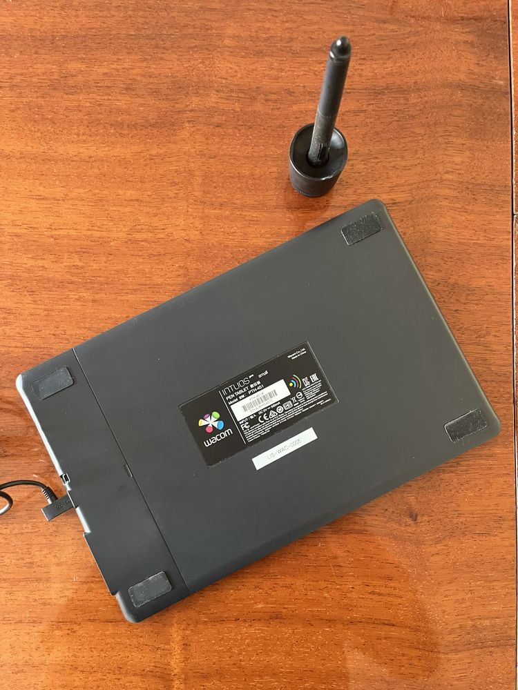 Mesa Wacom Intuos Pro - PTH-451