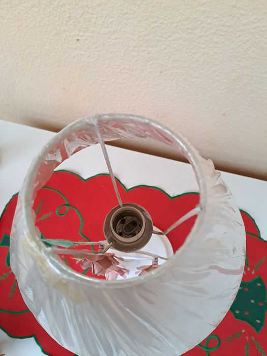 Candeeiro de mesa, estiloso.