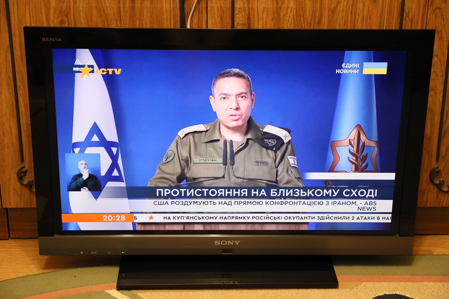 Sony  KDL 32EX715   32 дюйма