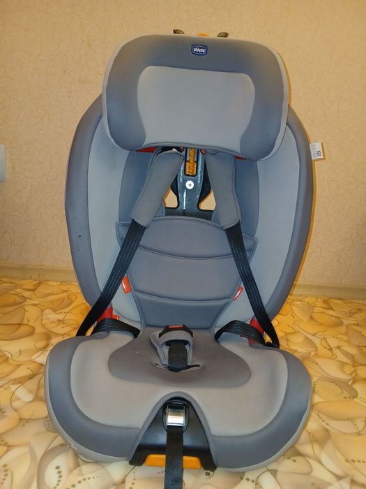 Автокресло chicco universal