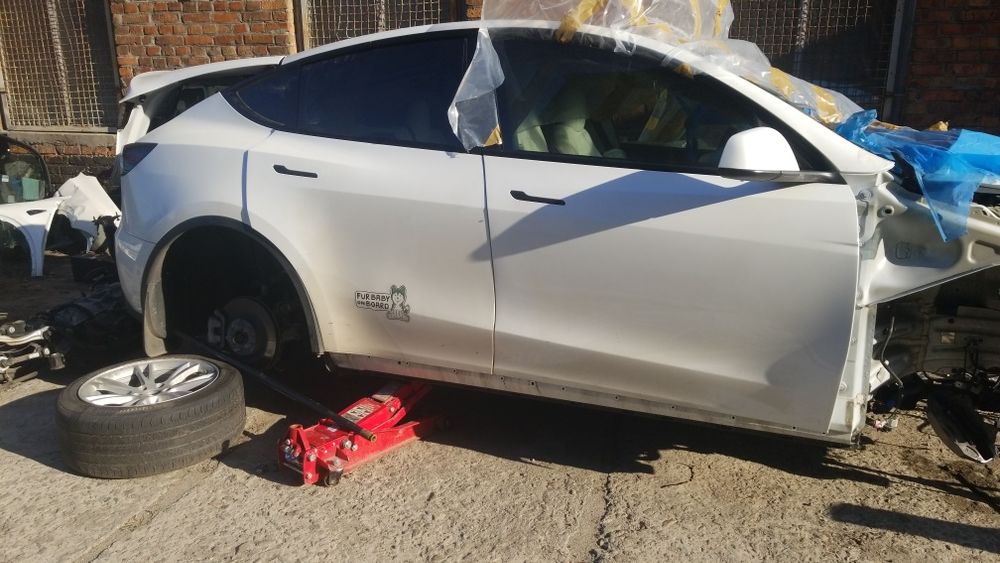 Tesla model Y (тэсла модель Y) двери