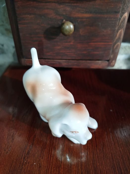 Stara figurka pieska z porcelany
