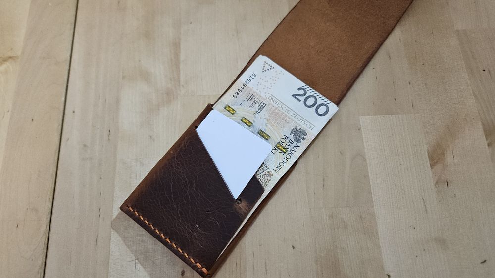 Borubar Skóroszyj - minimalistyczny portfel z fantastycznej skóry