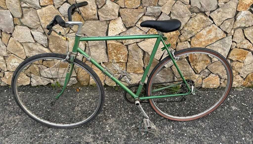 Bicicleta antiga para restauro, operacional