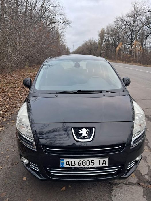 Peogeot 5008 2011 року