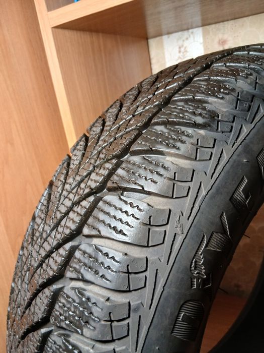 Продам майже нову резину, гума goodyear зимова, r14-185/65.