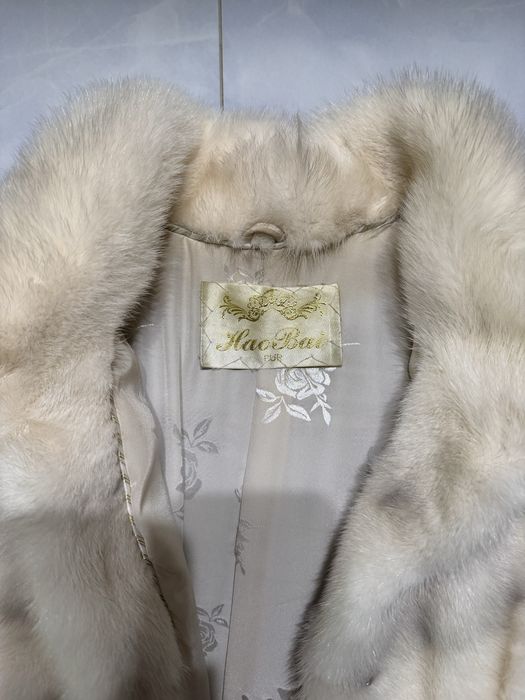 Натуральна до коліна норкова шуба з скороченими рукавами