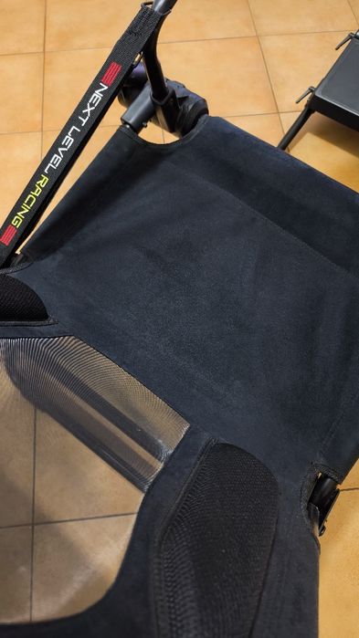 Volante Trustmaster T300 com banco GTline