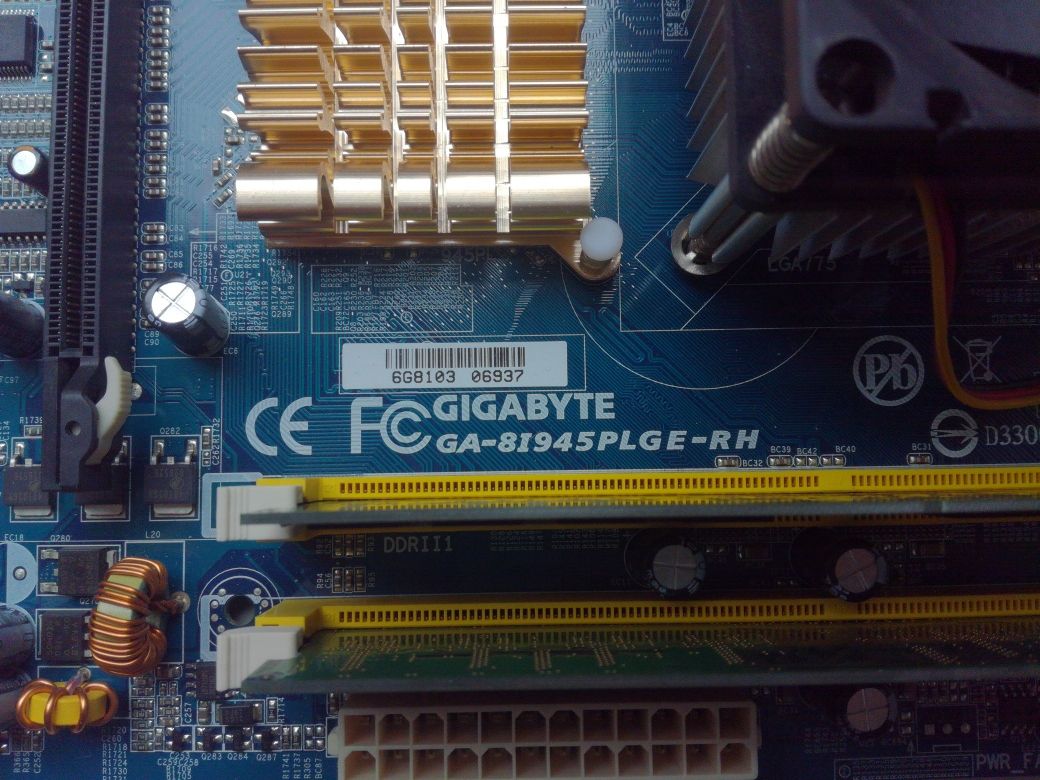Мат.плата GA-﻿﻿﻿﻿8I945PLGE-﻿RH/Проц 2.8ГГц/ОЗУ 1Гб