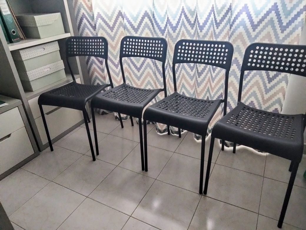 Cadeiras pretas IKEA