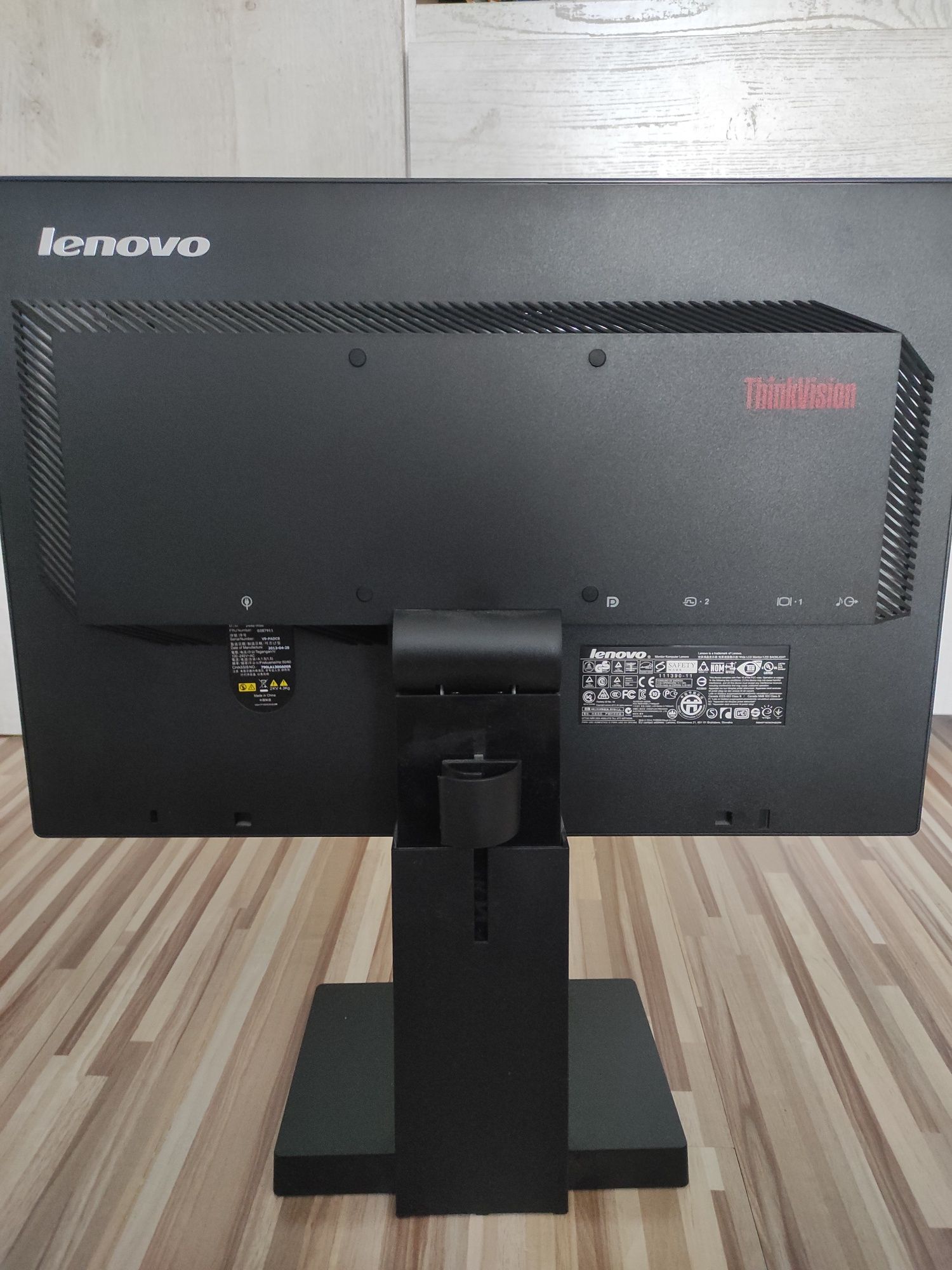 Monitor Lenovo think vision 1440x900 75hz