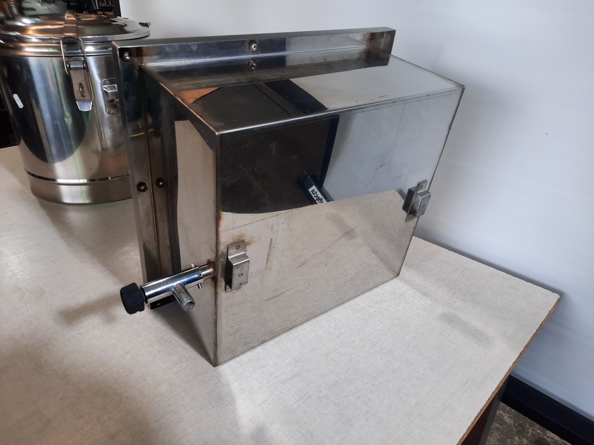 Cuba de inox pequena nova industrial com torneira