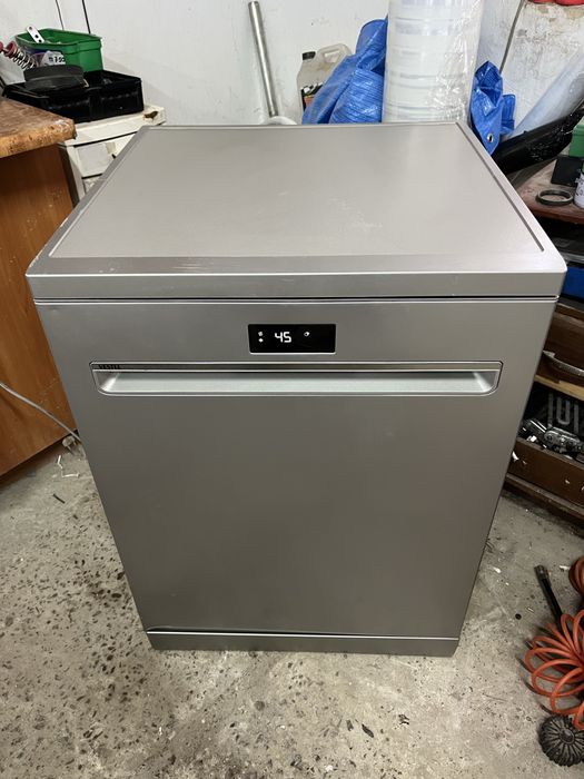 Посудомийна машина широка