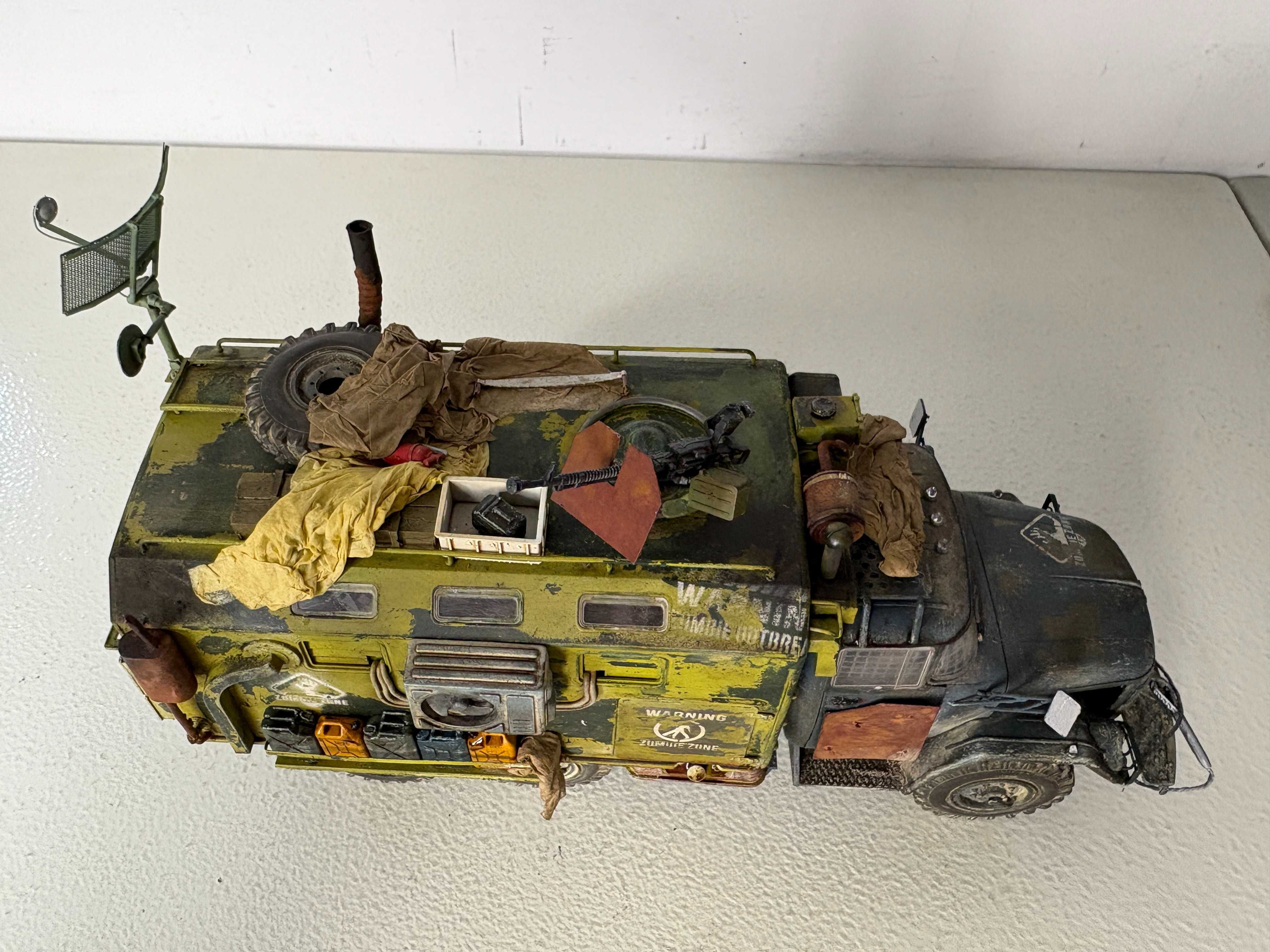 Ził postapokalipsa zombie 1/35 Gotowy
